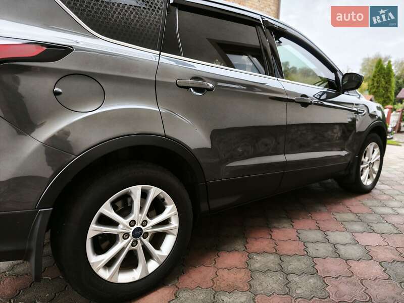 Внедорожник / Кроссовер Ford Escape 2017 в Львове