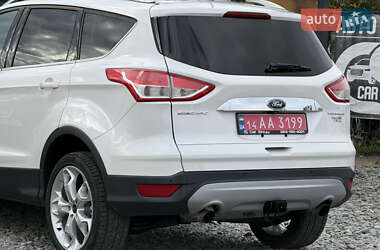 Позашляховик / Кросовер Ford Escape 2015 в 