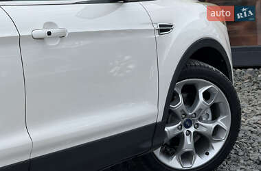 Позашляховик / Кросовер Ford Escape 2015 в 