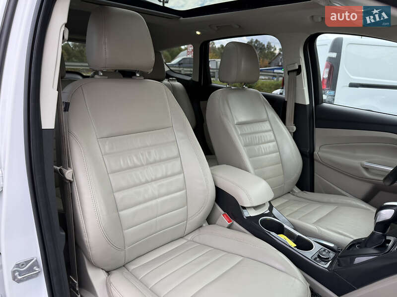 Позашляховик / Кросовер Ford Escape 2015 в Стрию