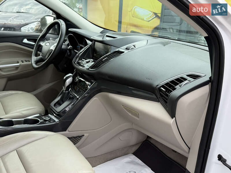 Позашляховик / Кросовер Ford Escape 2015 в Стрию