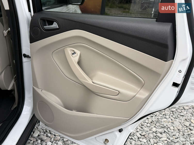 Позашляховик / Кросовер Ford Escape 2015 в Стрию