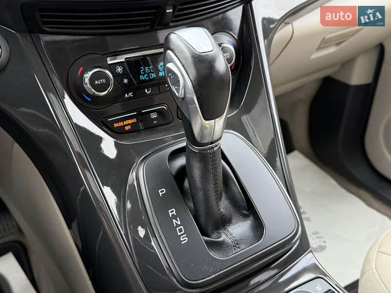 Позашляховик / Кросовер Ford Escape 2015 в Стрию