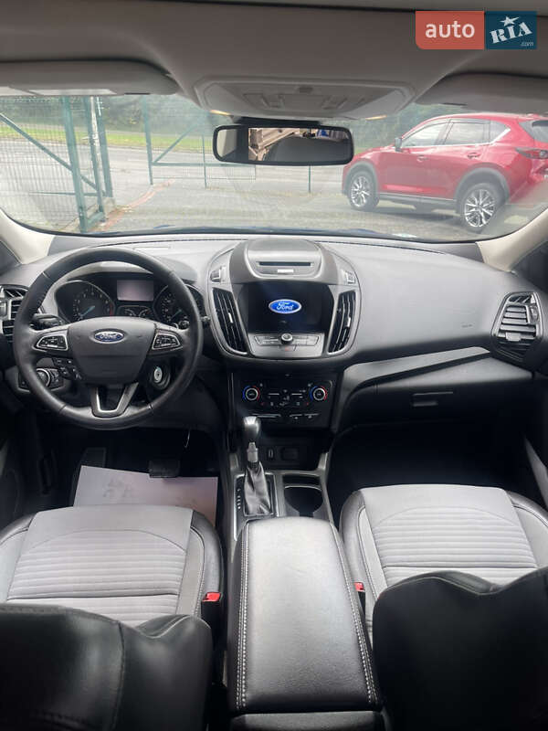 Позашляховик / Кросовер Ford Escape 2017 в Чернівцях