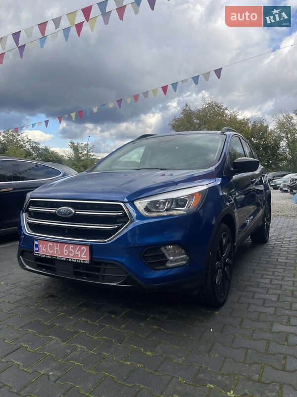 Позашляховик / Кросовер Ford Escape 2017 в Чернівцях