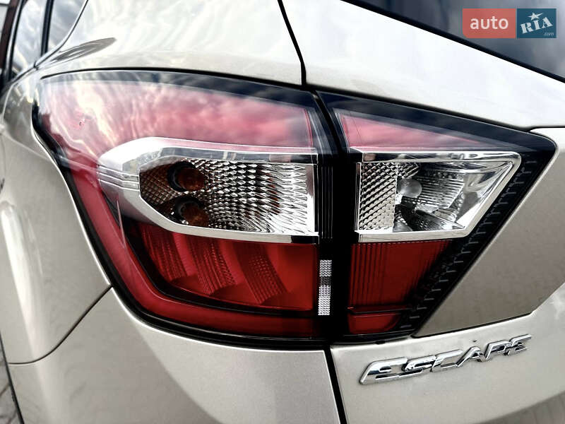 Позашляховик / Кросовер Ford Escape 2017 в Львові