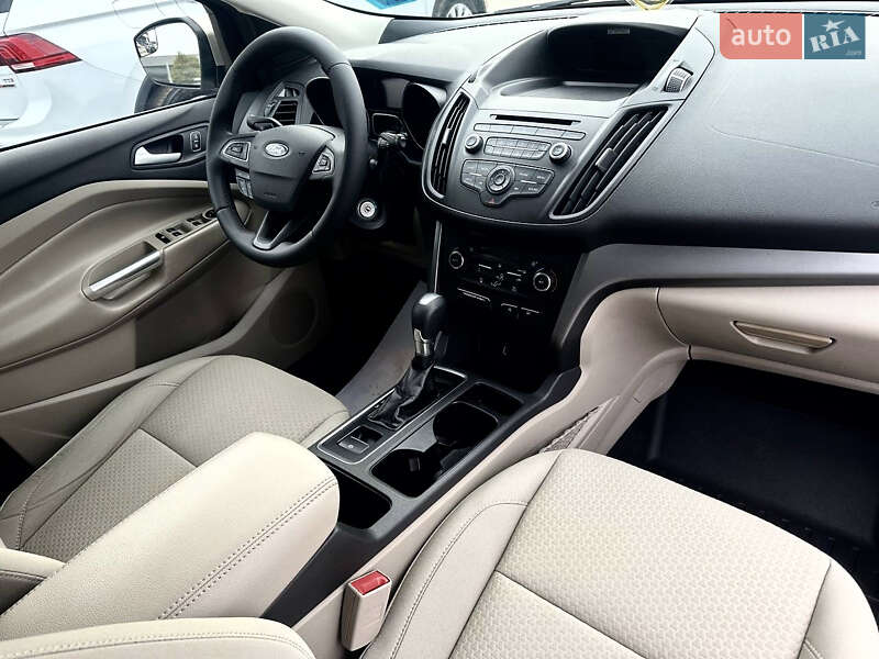 Позашляховик / Кросовер Ford Escape 2017 в Львові