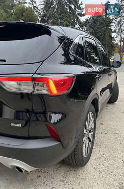 Позашляховик / Кросовер Ford Escape 2020 в 