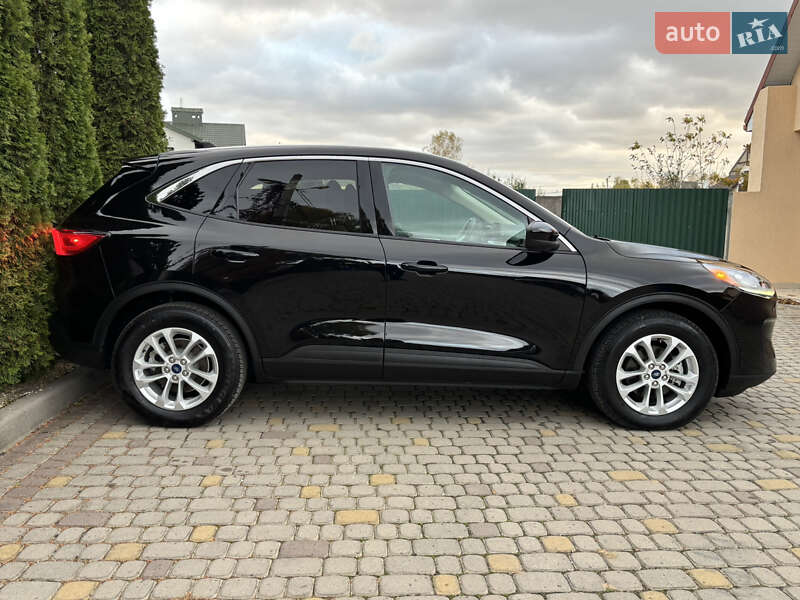 Позашляховик / Кросовер Ford Escape 2020 в Львові