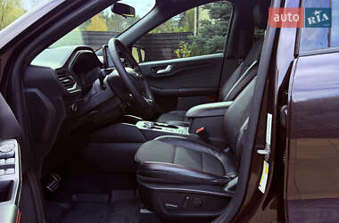Позашляховик / Кросовер Ford Escape 2023 в 