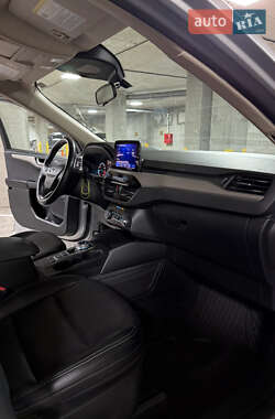 Внедорожник / Кроссовер Ford Escape 2019 в 