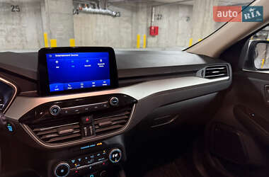 Внедорожник / Кроссовер Ford Escape 2019 в 