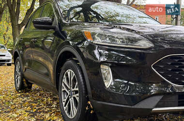 Внедорожник / Кроссовер Ford Escape 2020 в 