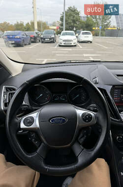 Внедорожник / Кроссовер Ford Escape 2013 в 