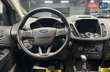 Внедорожник / Кроссовер Ford Escape 2018 в 