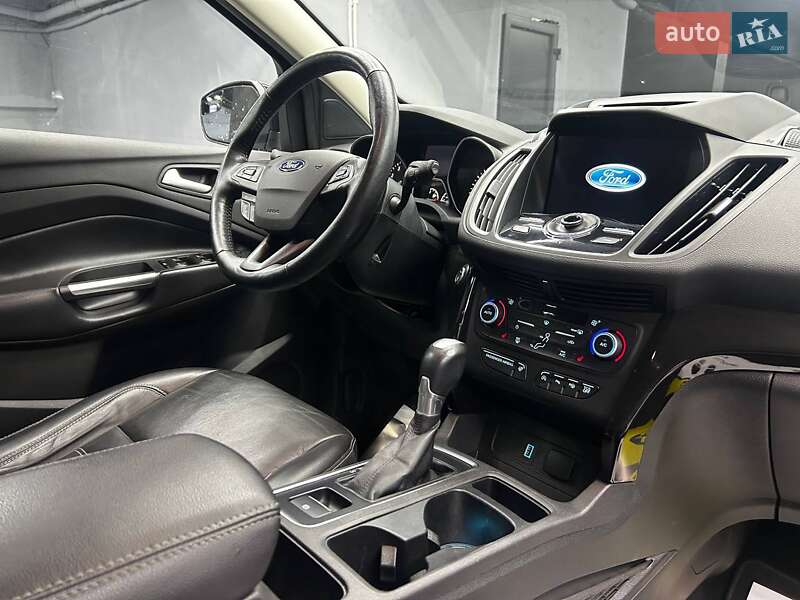 Внедорожник / Кроссовер Ford Escape 2018 в Черновцах