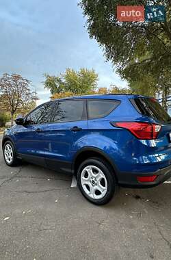 Внедорожник / Кроссовер Ford Escape 2019 в 