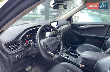 Внедорожник / Кроссовер Ford Escape 2019 в 