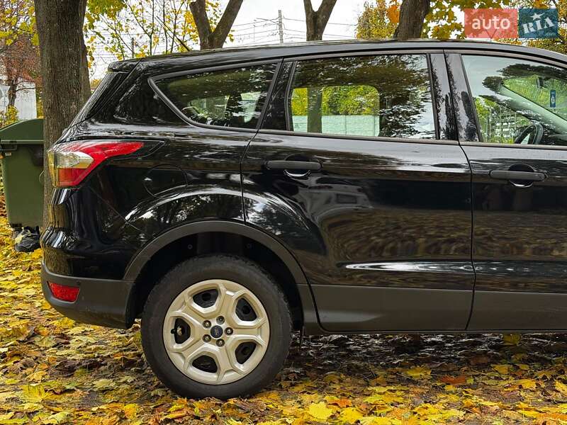 Внедорожник / Кроссовер Ford Escape 2017 в Киеве