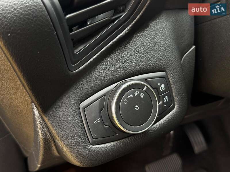 Внедорожник / Кроссовер Ford Escape 2017 в Киеве