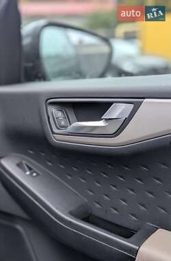 Внедорожник / Кроссовер Ford Escape 2020 в 