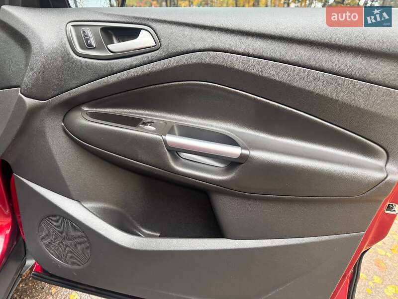 Внедорожник / Кроссовер Ford Escape 2015 в Ахтырке