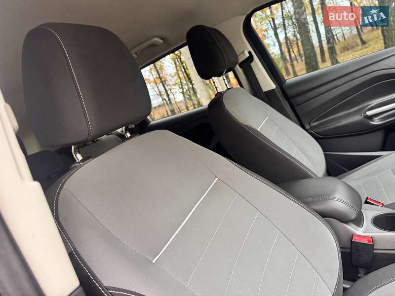 Внедорожник / Кроссовер Ford Escape 2015 в Ахтырке