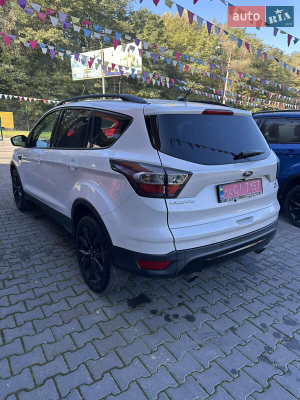 Внедорожник / Кроссовер Ford Escape 2016 в Черновцах