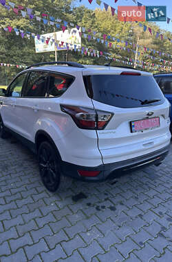 Позашляховик / Кросовер Ford Escape 2016 в  фото 5 Позашляховик / Кросовер Ford Escape 2016 в
