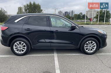 Позашляховик / Кросовер Ford Escape 2022 в 