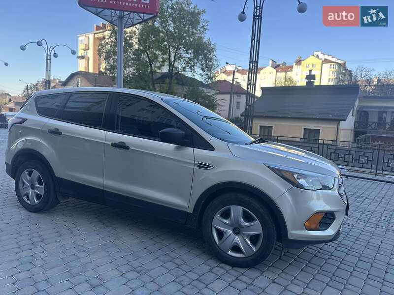 Внедорожник / Кроссовер Ford Escape 2018 в Ивано-Франковске