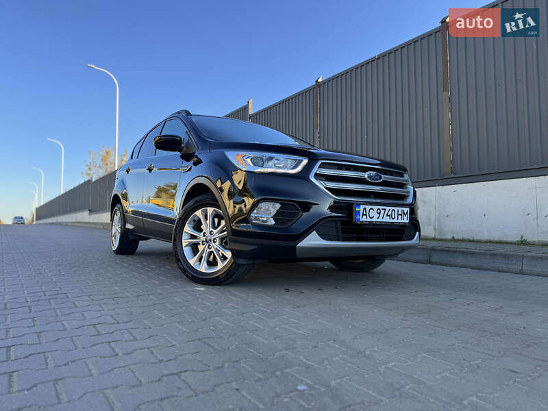 Внедорожник / Кроссовер Ford Escape 2017 в Луцке