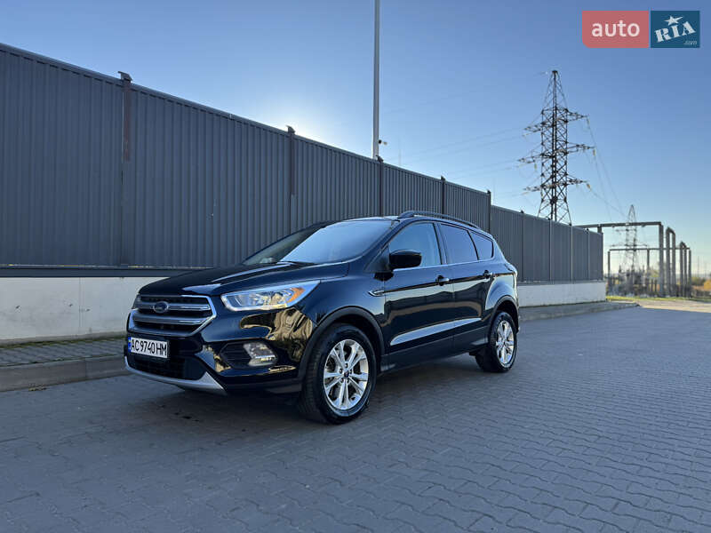 Внедорожник / Кроссовер Ford Escape 2017 в Луцке