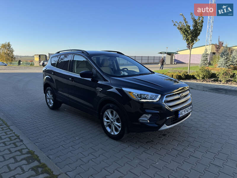 Внедорожник / Кроссовер Ford Escape 2017 в Луцке
