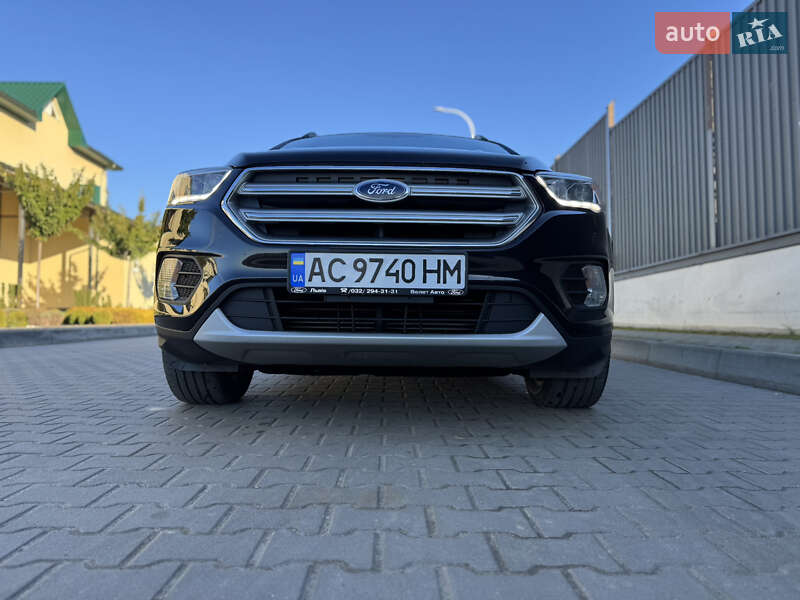 Внедорожник / Кроссовер Ford Escape 2017 в Луцке