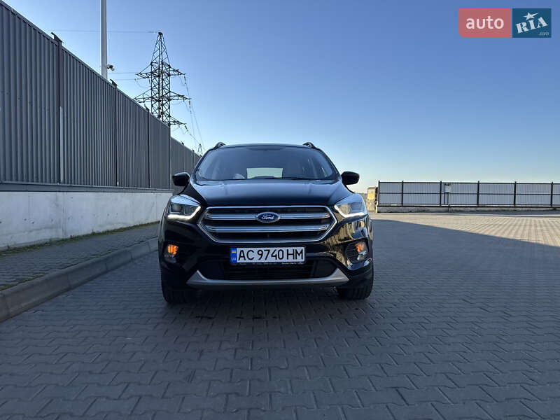 Внедорожник / Кроссовер Ford Escape 2017 в Луцке