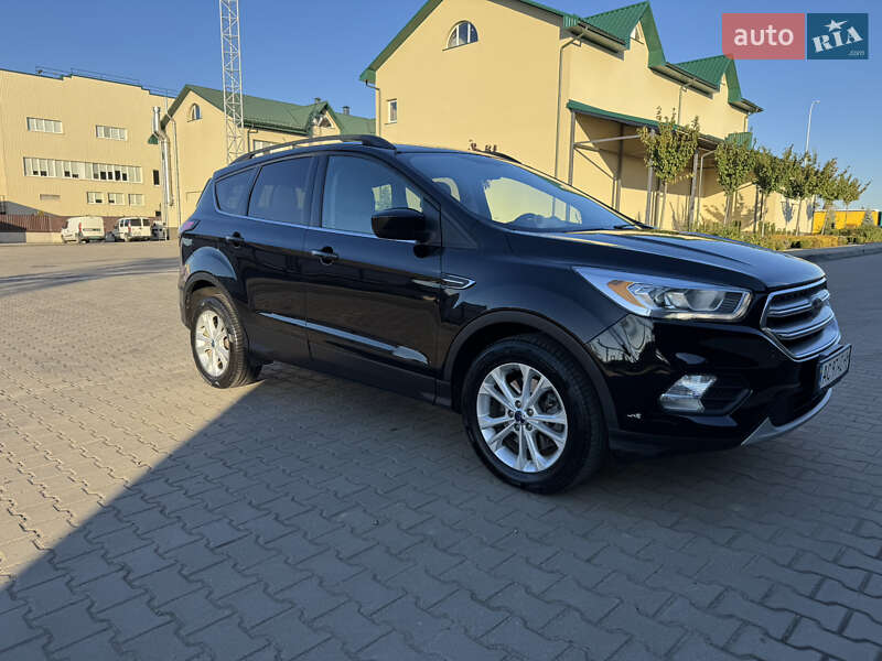 Внедорожник / Кроссовер Ford Escape 2017 в Луцке