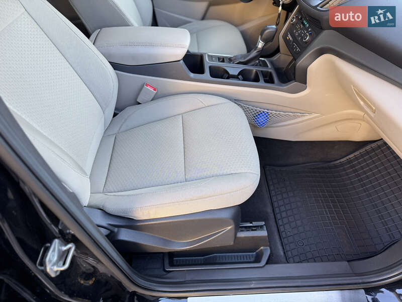 Внедорожник / Кроссовер Ford Escape 2017 в Луцке