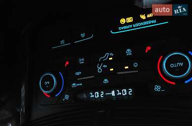Позашляховик / Кросовер Ford Escape 2017 в 