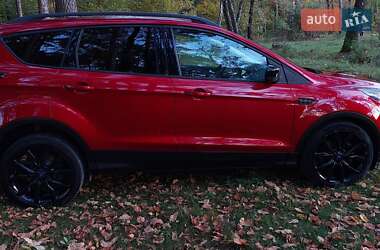 Позашляховик / Кросовер Ford Escape 2017 в 