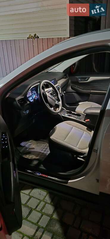 Внедорожник / Кроссовер Ford Escape 2021 в Кривом Роге