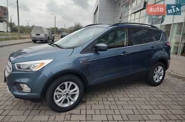 Внедорожник / Кроссовер Ford Escape 2018 в 