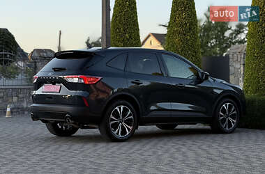 Позашляховик / Кросовер Ford Escape 2022 в 