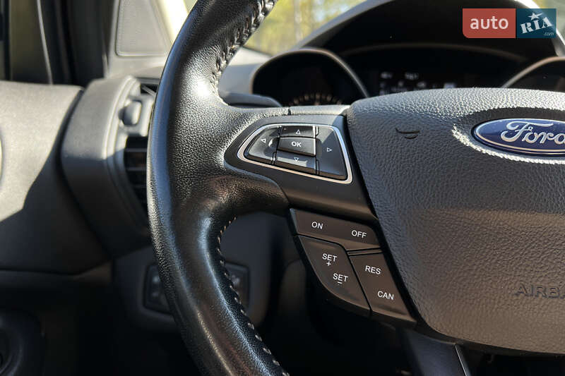 Внедорожник / Кроссовер Ford Escape 2018 в Львове