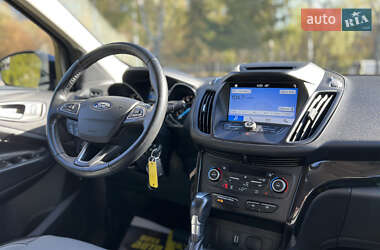 Позашляховик / Кросовер Ford Escape 2018 в 