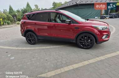 Внедорожник / Кроссовер Ford Escape 2016 в 