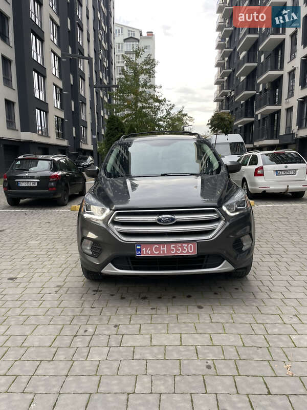 Внедорожник / Кроссовер Ford Escape 2018 в Ивано-Франковске