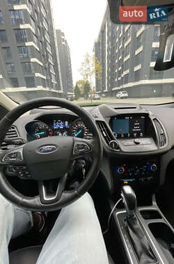 Внедорожник / Кроссовер Ford Escape 2018 в 