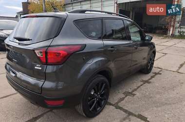 Внедорожник / Кроссовер Ford Escape 2019 в 