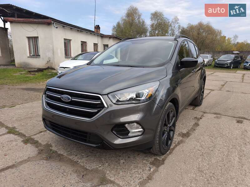 Внедорожник / Кроссовер Ford Escape 2019 в 
